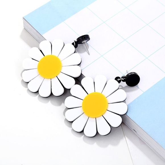 **AJA* Yellow x White Flower Fashion Earrings - Picture 3 of 5